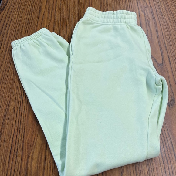 Nike Pants - Nike green sweatpants size large euc